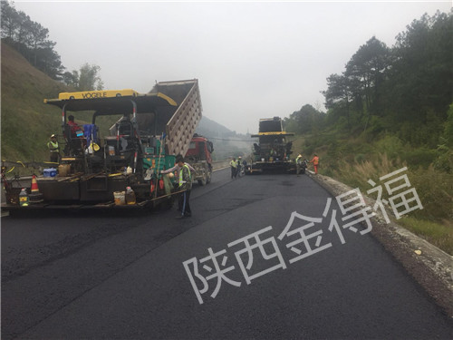 一級(jí)公路瀝青攤鋪