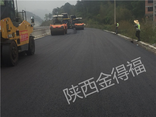 一級(jí)公路瀝青攤鋪