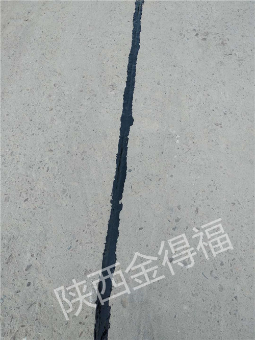 道路灌縫及防裂貼施工