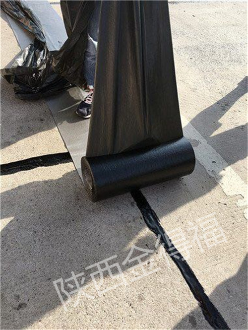 道路灌縫及防裂貼施工